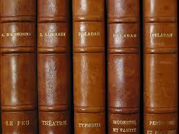 Les différents types de reliures anciennes et leur influence sur la valeur des livres